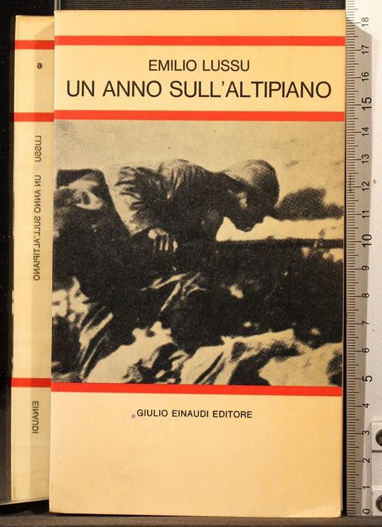 Un anno sull'altipiano - Emilio Lussu - copertina