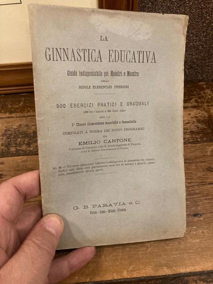La ginnastica educativa. Guida indispensabile pei Maestri e Maestre delle scuole elementari inferiori. 500 esercizi pratici e graduali (200 fra i banchi e 300 fuori aula) per la 2a Classe elementare maschile e femminile compilati a norma dei nuovi pr - copertina