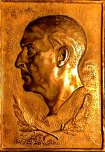 Il Re. legatura editoriale piatti in rame con lamina di copertura in Oro sbalzato con bassorilievi di Antonio Cocchioni, al piatto anteriore il volto del Re Umberto II, a quello posteriore scultura dello stemma Reale. Dorso in pelle marrone con titol