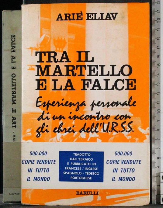 Tra il martello e la falce - copertina