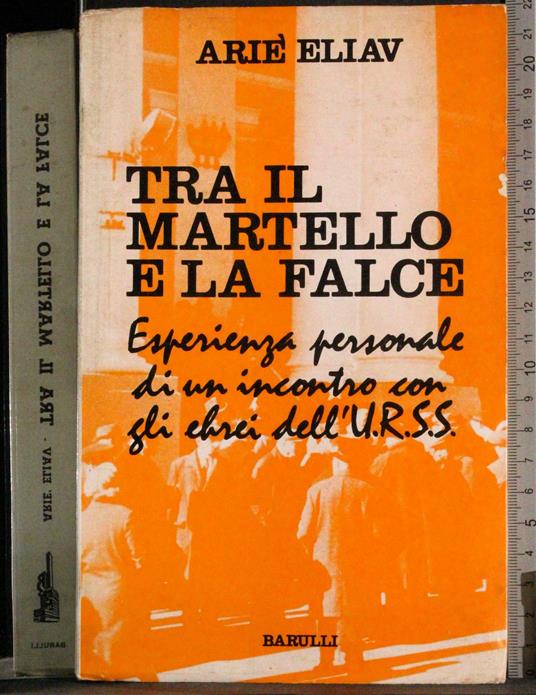 Tra il martello e la falce - copertina