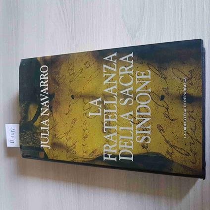 FRATELLANZA DELLA SACRA SINDONE - JULIA NAVARRO - REPUBBLICA thriller 2005 - Julia Navarro - copertina