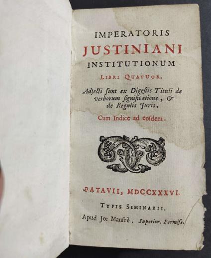 Imperatoris Justiniani Institutionum - Libri Quatuor - 1736 - copertina