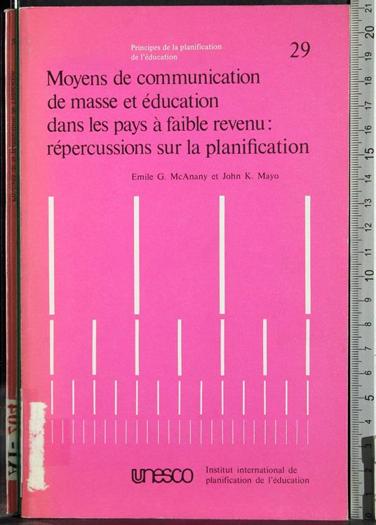 Moyen de communication de masse et education dans - copertina