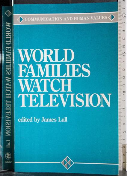 World families watch television - James Lull - copertina