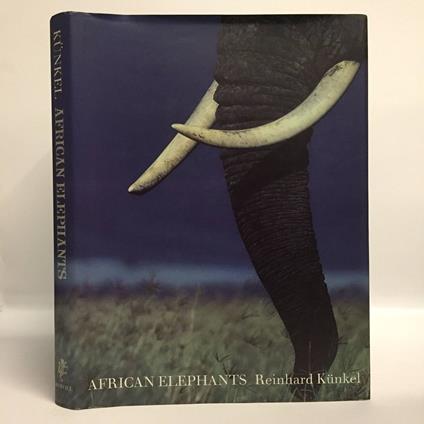 African elephants - Reinhard Kunkel - copertina