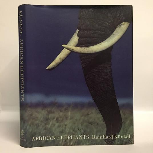 African elephants - Reinhard Kunkel - copertina