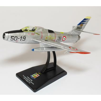 Aeronautica Militare F-84F-61 RE Thunderstreak 1/100 Diecast Metal