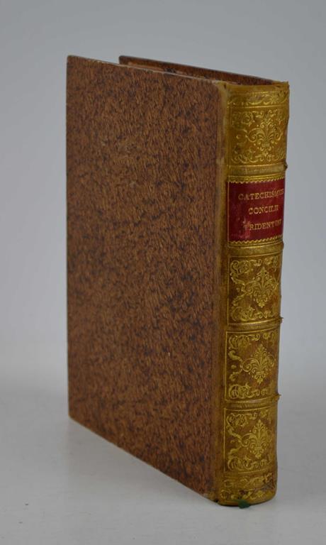 Tridentini, ad parochos, ante quidem pii V. Pont. Max. Jussu conscriptus, nunc autem in IIII. Libros, certaque capita distributus, et summariis capitum, pluribusque ad marginem scripturarum ac patrum testimoniis illustratus… - copertina