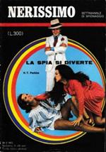 La spia si diverte