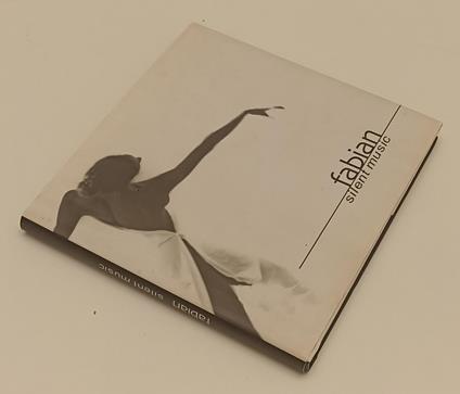 Fabian Silent Music 20° Foto Festival Catalogo- Color Black- 2002- Cs-Xfs178 - copertina