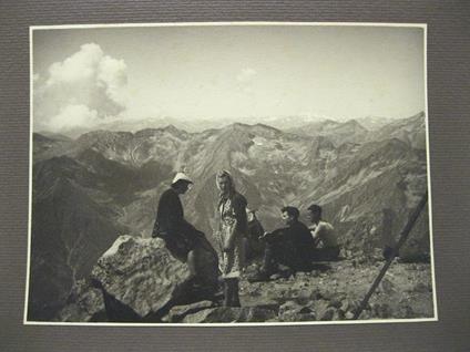 Prealpi biellesi. Valle del Cervo. Il Monte Rosa dalle falde del M. Cucco il Monte Rosa ed il Monte Bo dal Monte Cucco. Nove fotografie originali - copertina