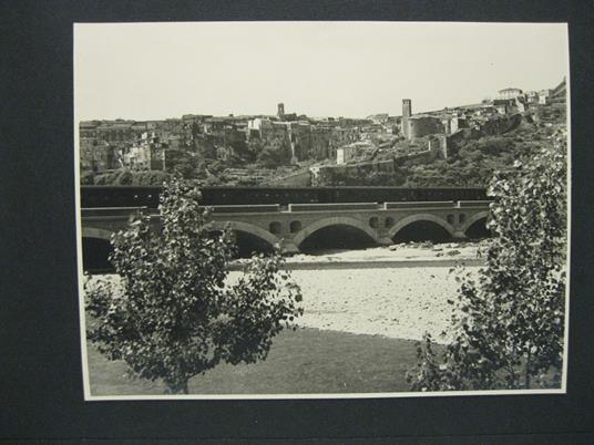 Riviera di Ponente. Ventimiglia dalla Val Roia. Fotografia - copertina