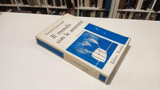 Il mondo con le antenne - copertina