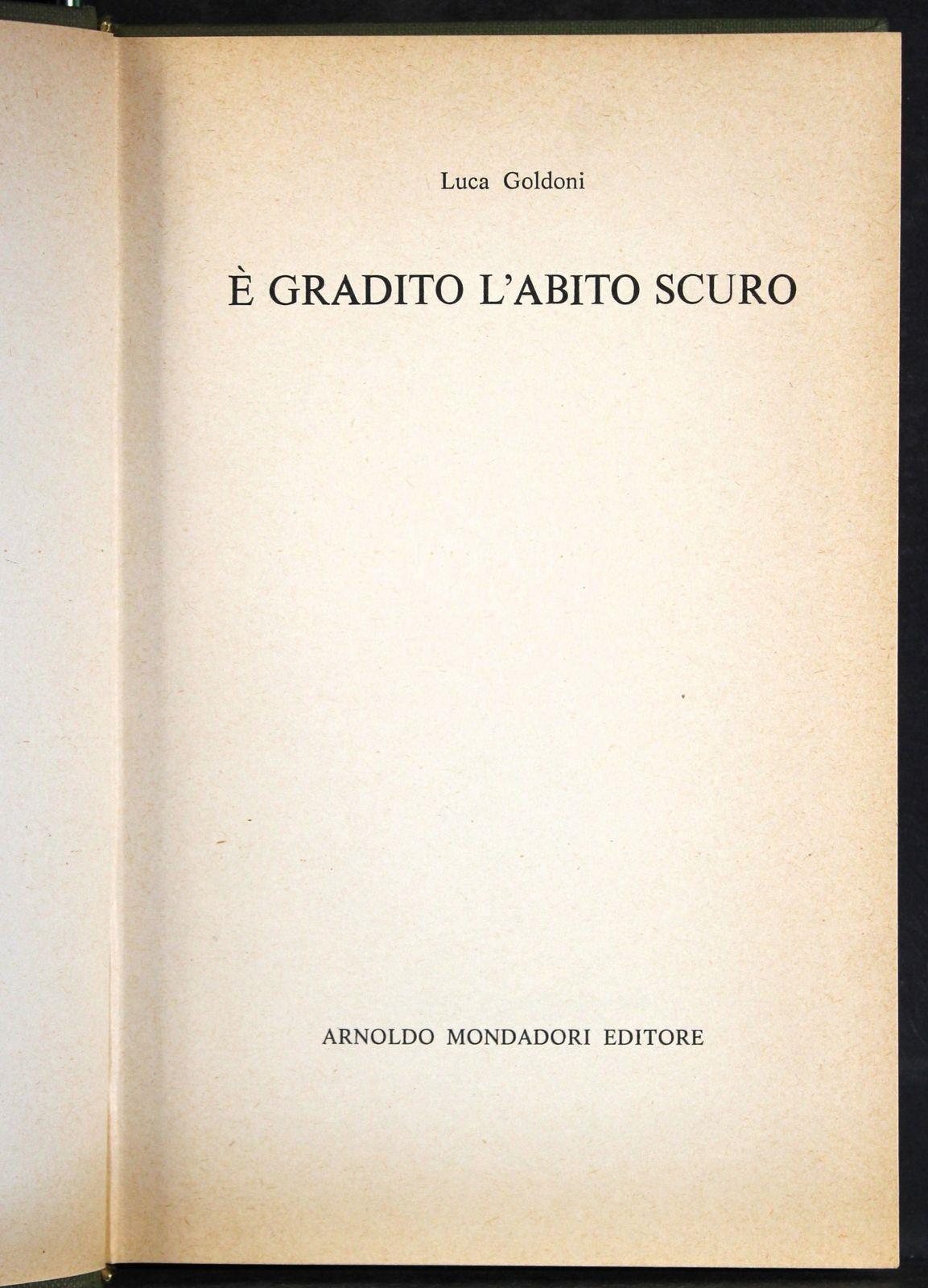 E' gradito l'abito scuro