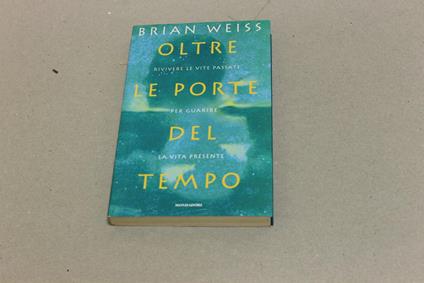 Oltre le porte del tempo. Rivivere le vite passate per guarire la vita presente - Brian L. Weiss - copertina