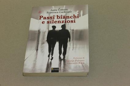 Passi bianchi e silenziosi - copertina