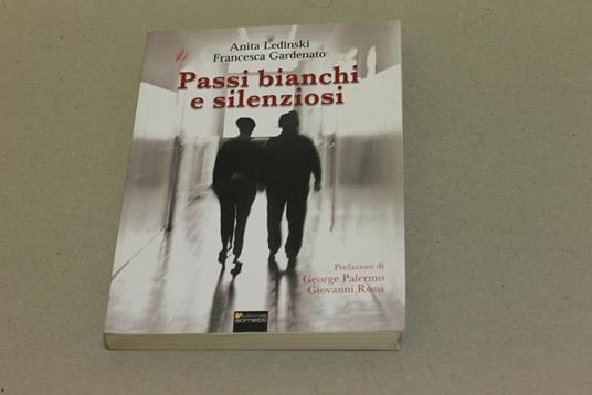 Passi bianchi e silenziosi - copertina