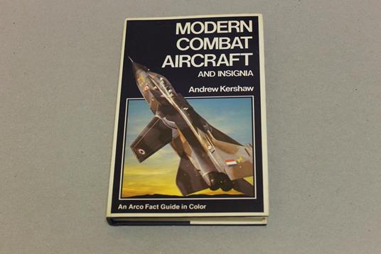 Modern combat aircraft and insignia - Andrew Kershaw - copertina