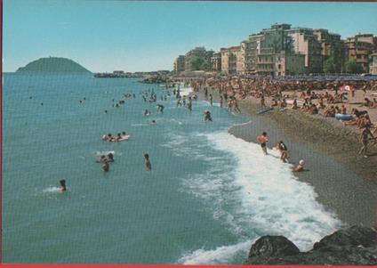 Albenga (SV). La spiaggia e l'isola Gallinara. Non viaggiata. Originale - copertina