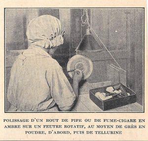 Polissage d'un bout de pipe ou de fume-cigare en ambre.... Stampa 1923 - copertina