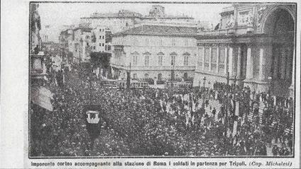 Imponente corteo accompagna alla stazione di Roma i soldati in partenza per Tripoli. Advertising 1911 - copertina