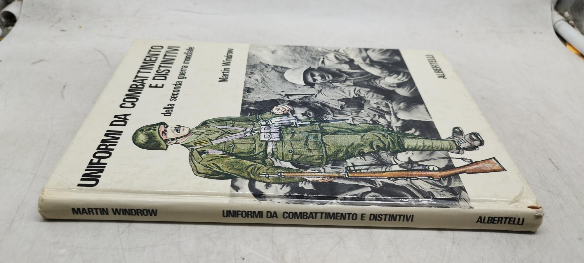 uniformi da combattimento e distintivi della seconda guerra mondiale