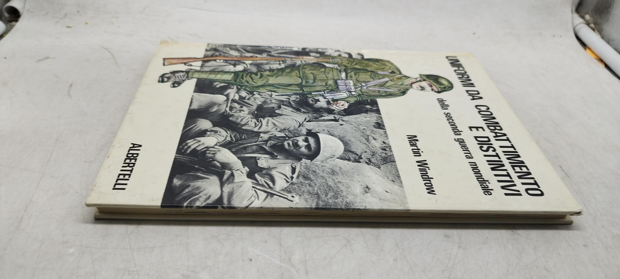 uniformi da combattimento e distintivi della seconda guerra mondiale