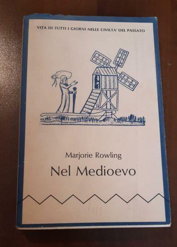 Vita di tutti i giorni nelle civiltà del passato: nel Medioevo - copertina