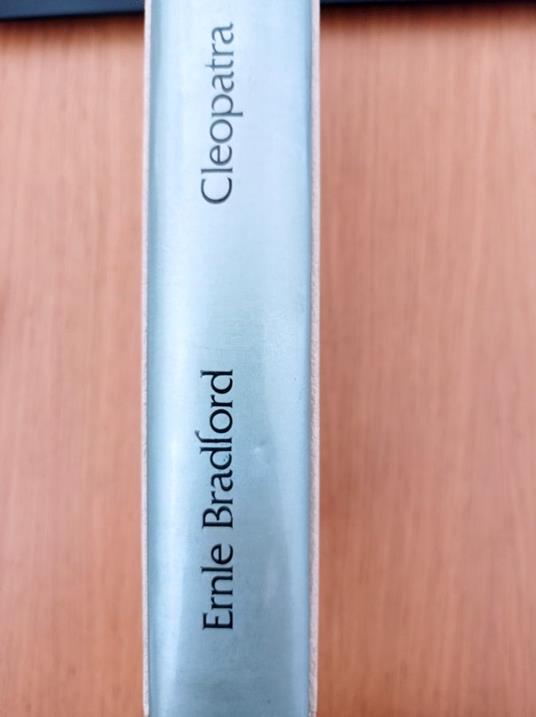 Cleopatra - Ernle Bradford - copertina
