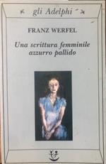 Una scrittura femminile azzurro pallido