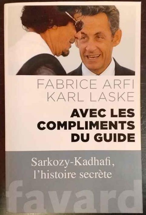 Avec les compliments du Guide: Sarkozy-Kadhafi, l'histoire secrète - copertina