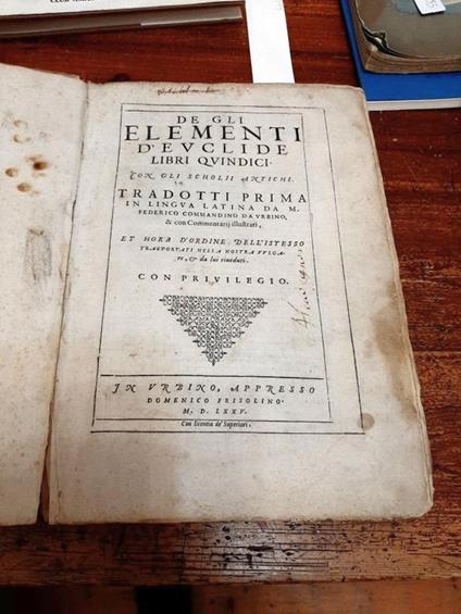 De gli Elementi d'Euclide Libri Quindici. Con gli scholii antichi. Tradotti prima in lingua latina da m. Federico Commandino da Urbino, & con commentarij illustrati, et hora d'ordine dell'istesso trasportati nella nostra vulgare, et da lui riveduti - Euclide - copertina