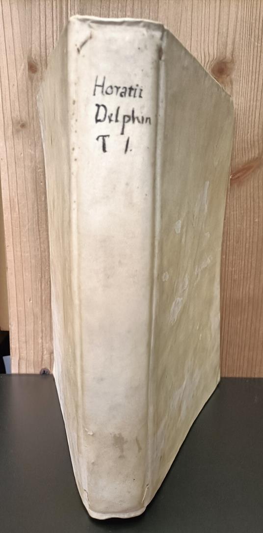 Quinti Horatii Flacci opera, interpretatione et notis illustravit Ludovicus Desprez cardinalitius sogius ac rhetor emeritus, jussu Christianissimi regis, in usum serenissimi Delphini ac serenissimorum principum Burgundiae, Andium, Biturigum. Tomus Pr - Q. Flacco Orazio - copertina