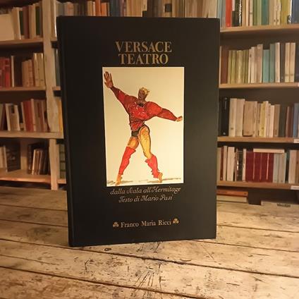 Versace Teatro. Dalla Scala all'Hermitage - Mario Pasi - copertina