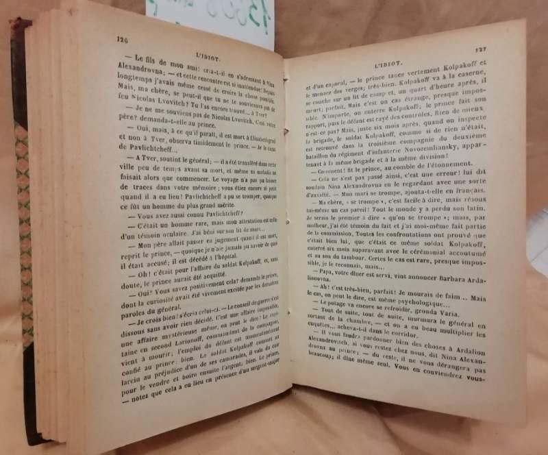 L' IDIOT traduit du russe par Victor Derely et precede d'une préface par le Vote E. Melchior de Vogue