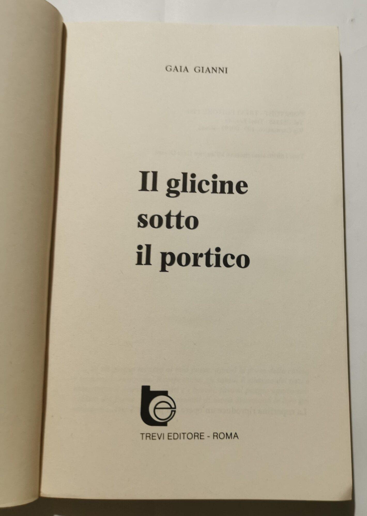 Il glicine sotto il portico