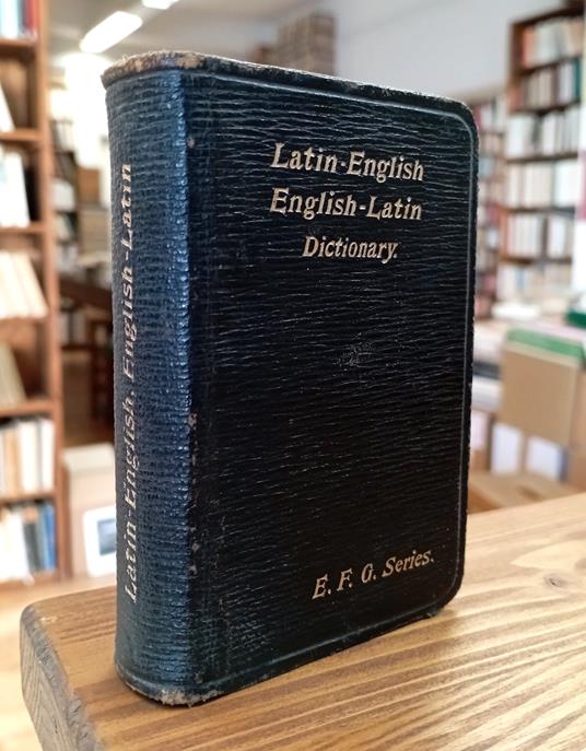 New Pocket Dictionary of the Latin and English Languages.with Additions of Copious Selection of Latin Phrases with Their Translations and Equivalents in English - copertina