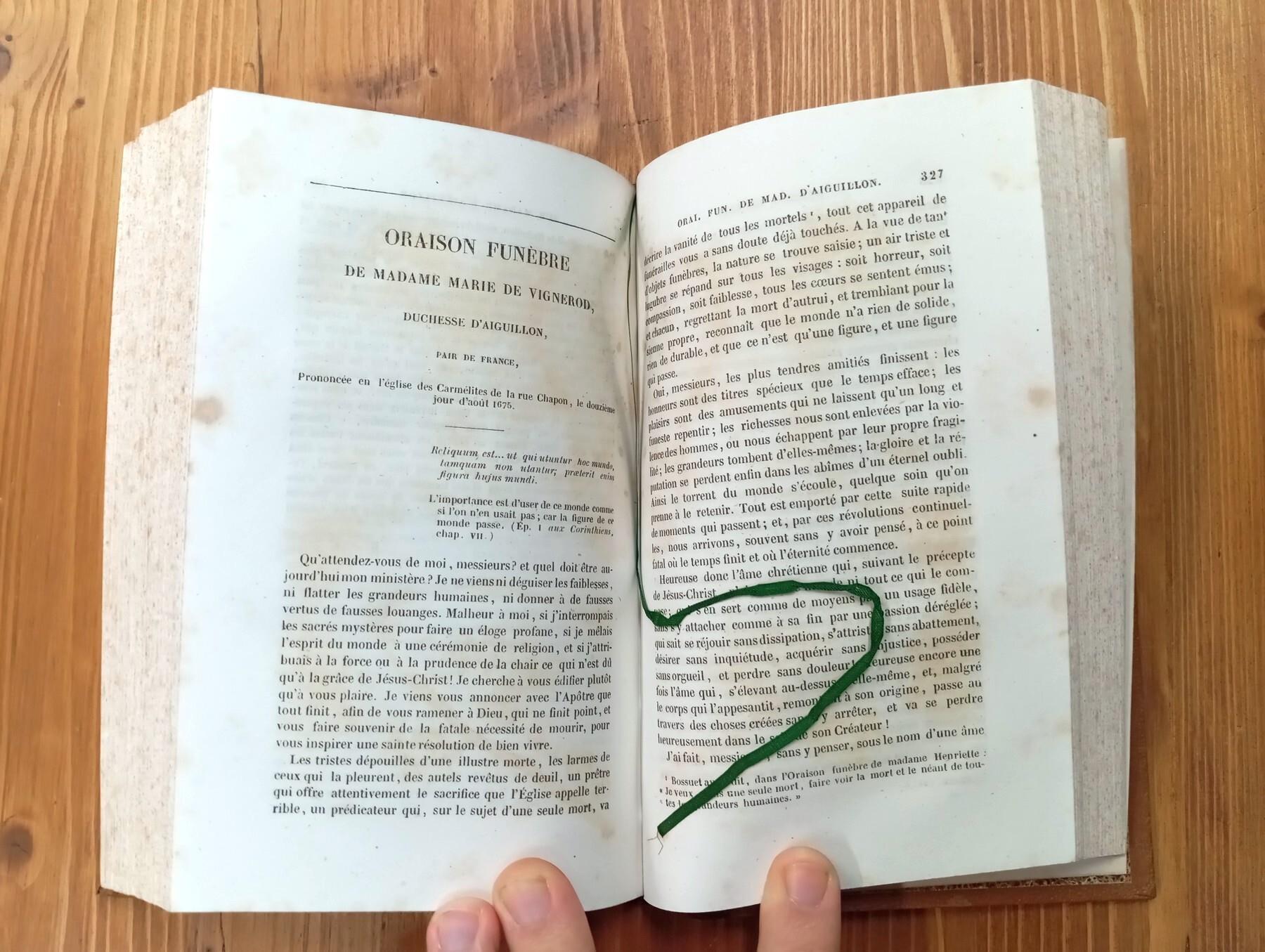 Oraisons funèbres de Bossuet, précédées de l'essai sur l'oraison funèbre par M. Villemain, d'une notice et jugements sur Bossuet et accompagnées de notes et variantes, et de notices en tete de chaque oraison funèbre par Dussault suivies d'un choix