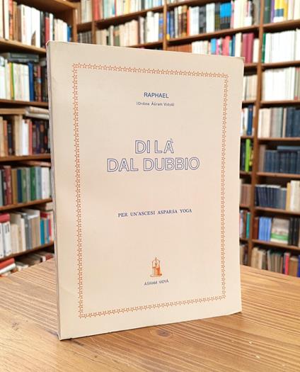 Di là dal dubbio. Per un'ascesi asparśa yoga - Raphael - copertina