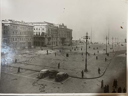 foto TRIESTE ANNI 30 ma ristampa anni 50 Piazza unità, auto d'epoca - copertina