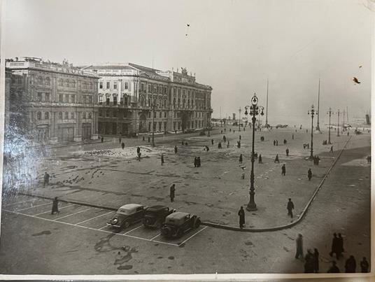foto TRIESTE ANNI 30 ma ristampa anni 50 Piazza unità, auto d'epoca - copertina