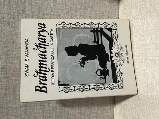 Sivananda BRAHMACHARYA: TEORIA E PRATICA DELLA CASTITA' Vidyananda - copertina