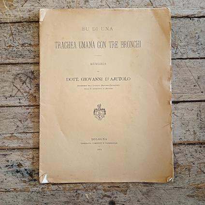 Su di una trachea umana con tre bronchi - copertina