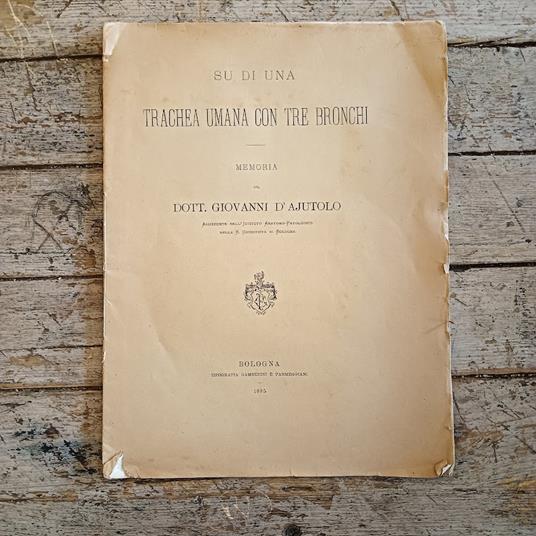 Su di una trachea umana con tre bronchi - copertina