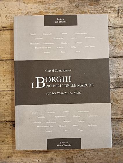 I borghi più belli delle Marche. Scorci in bianco e nero - copertina