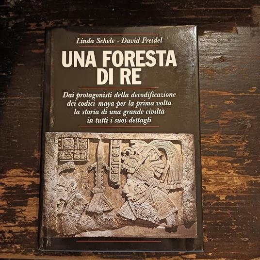 Una foresta di re:dai protagonisti della decodificazione dei codici maya per la prima volta la storia di una grande cività in tutti i suoi dettagli - copertina