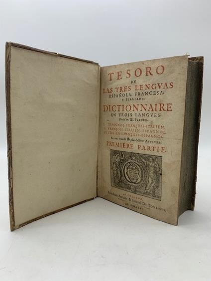 Tesoro de las tres lenguas espanola, francesa y italiana. Dictionnaire en trois langues. Divise en III parties. I Espagnol . Francois – italien. II Francois - Italien – Espagnol. III Italien – Francois – Espagnol. Le tout recueilli des plus celebres - copertina