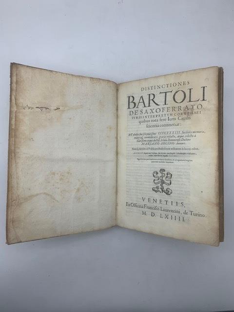 Distinctiones Bartoli de Saxoferrato iuris interpretum coryphaei quibus tota fere iuris civilis scientia continetur: in tabulas sive schematismos 433 LEG. CON : D. Caroli Ruini Regien... repetitiones subtilissimae cum eius exemplari manuscripto iteru - copertina