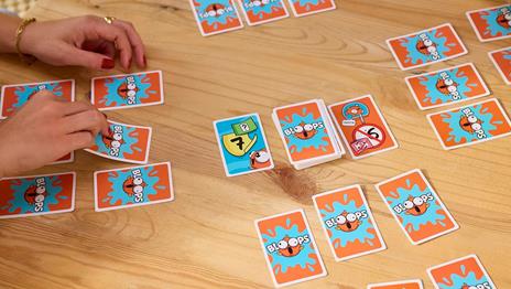Asmodee - Bloops, Gioco da Tavolo di Memoria e Strategia, Carte da Gioco, 2-5 Giocatori, 8+ Anni, 10 min - 5